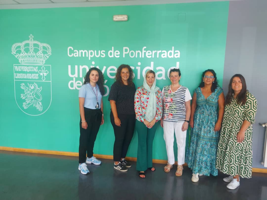 Visita de la profesora Arpi Manookian a miembros del Grupo SALBIS